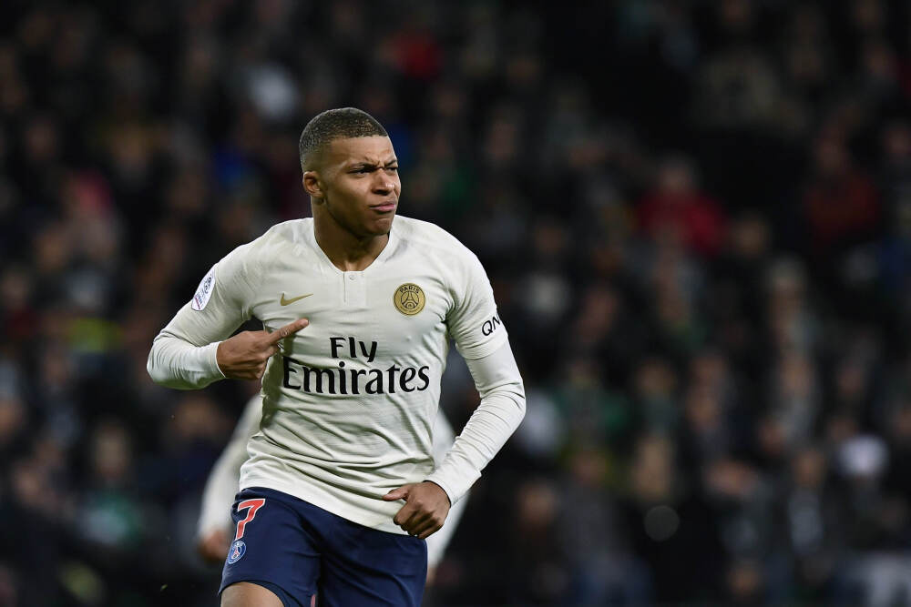 萨拉赫的“隐身”争议：当进球不再，利物浦是否如十人作战